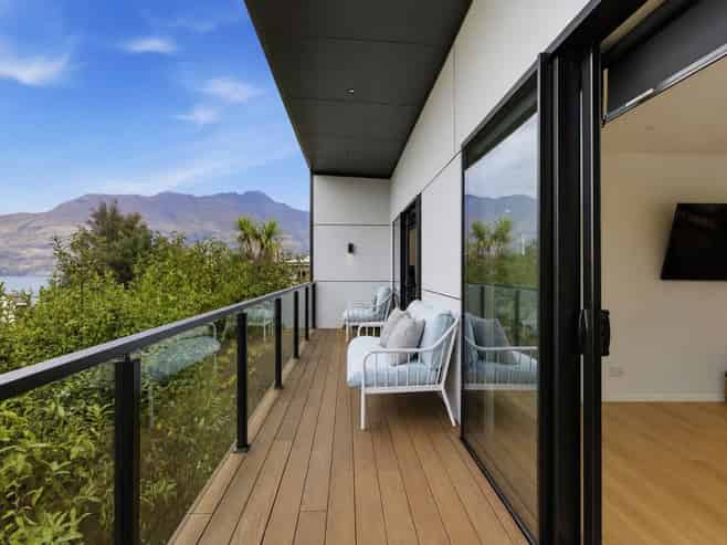 5C Aspen Grove, Fernhill/Sunshine Bay