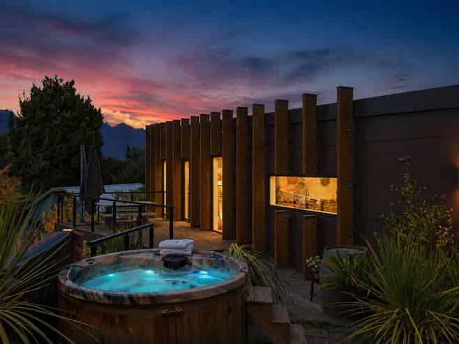 5C Aspen Grove, Fernhill/Sunshine Bay