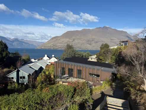 5C Aspen Grove, Fernhill/Sunshine Bay