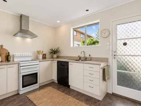 1/576A Weymouth Road, Weymouth