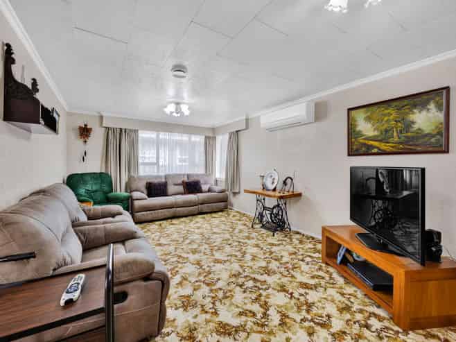 63 Longfellow Road, Opunake