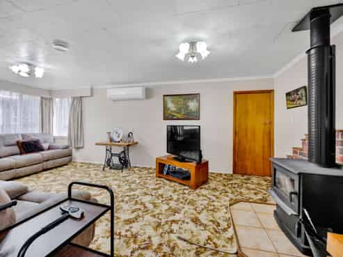 63 Longfellow Road, Opunake