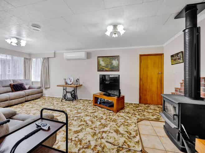 63 Longfellow Road, Opunake