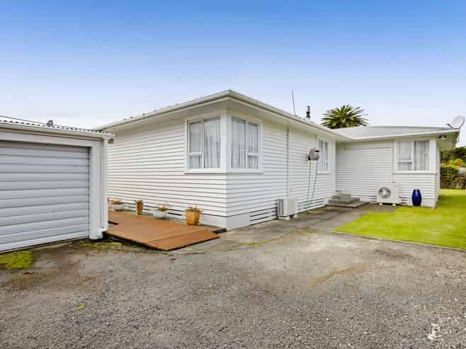 63 Longfellow Road, Opunake