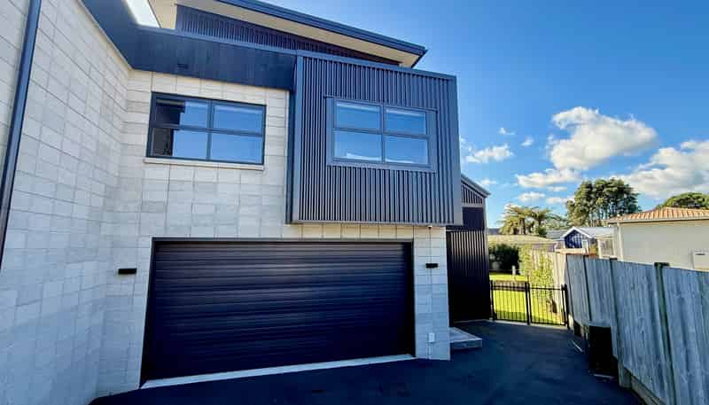11/12 Stewart Street, Raglan