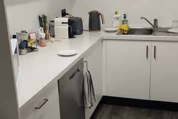 Very tidy central Mount industrial unit