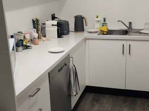 Very tidy central Mount industrial unit