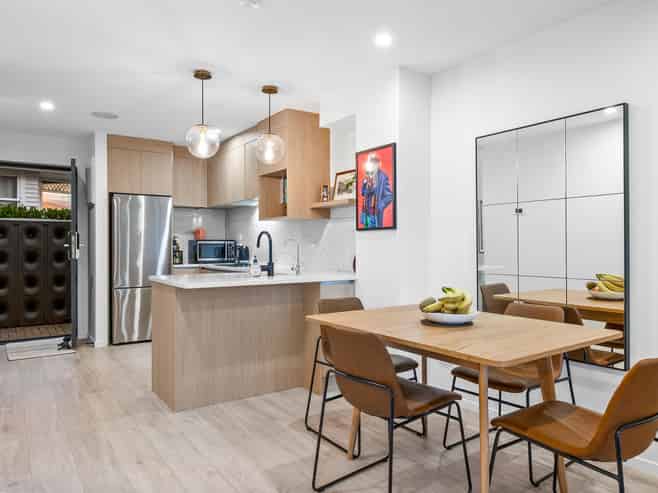 5/1a Royal View Road, Te Atatu South