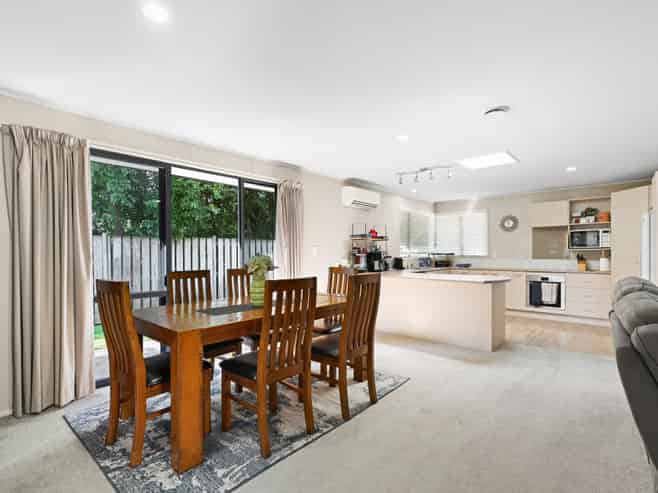 26 Bouverie Crescent, Flagstaff