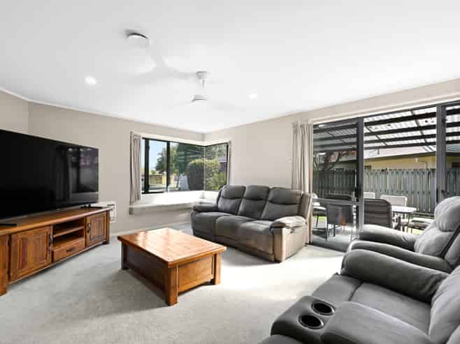 26 Bouverie Crescent, Flagstaff