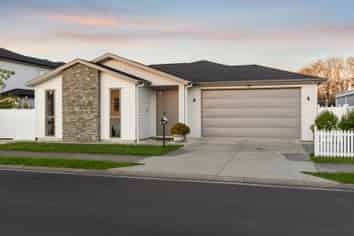 45 Johns Creek Crescent, Silverdale