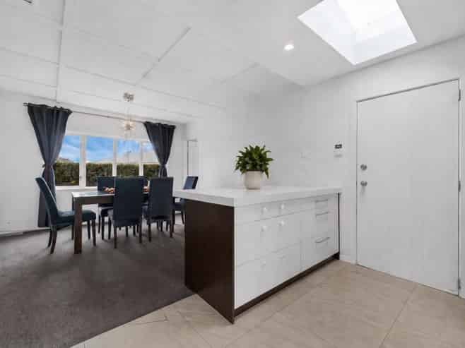 802 New North Road, Mount Albert