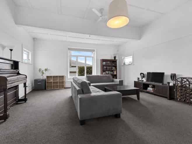 802 New North Road, Mount Albert