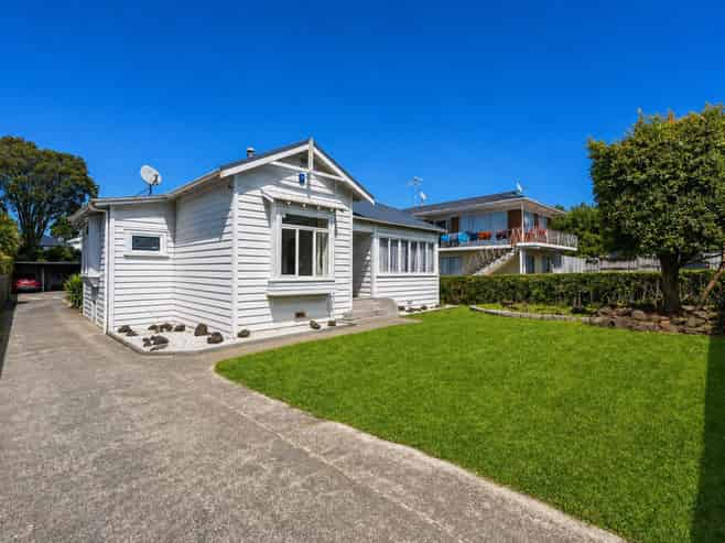 802 New North Road, Mount Albert