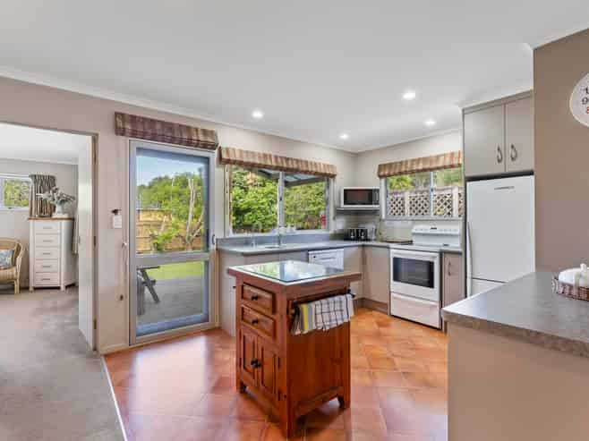 6 Cousins Avenue West, Foxton Beach