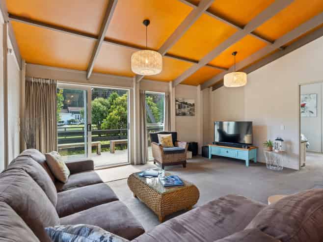 6 Cousins Avenue West, Foxton Beach