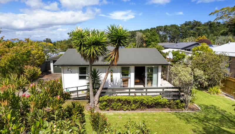 6 Cousins Avenue West, Foxton Beach