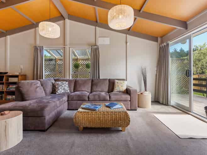 6 Cousins Avenue West, Foxton Beach