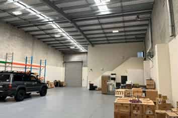 Quality warehouse and offices