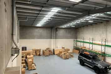 Quality warehouse and offices