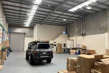 Quality warehouse and offices