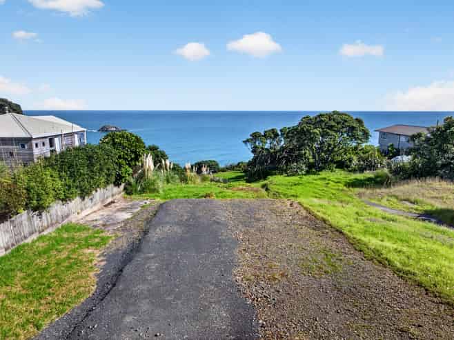 9 Ngatira Road, Muriwai