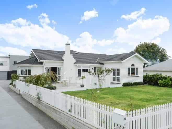 55 Lake Crescent, Hamilton Lake