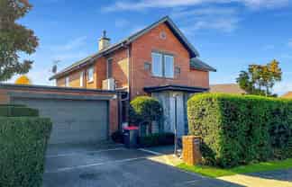 25 Henley Green, Northwood