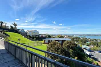 7 Viking Avenue, Hillsborough