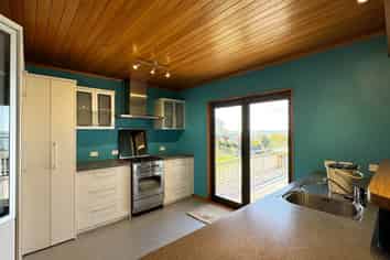 7 Viking Avenue, Hillsborough