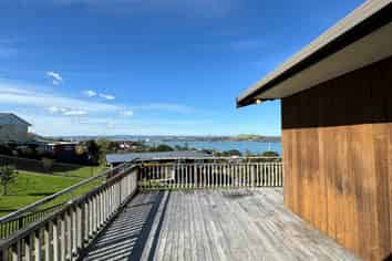 7 Viking Avenue, Hillsborough