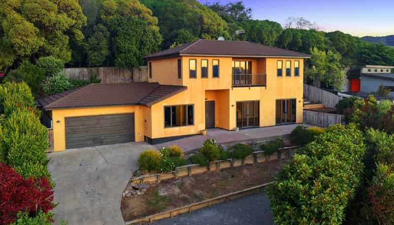 23 Cheshire Place, Stoke