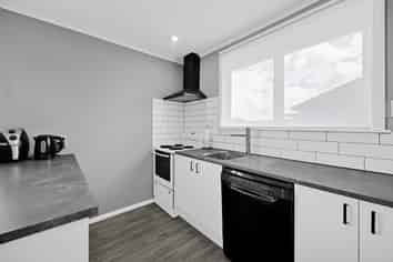 18 Whitcombe Road, Opunake