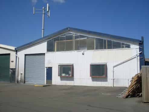Great Warehouse/Workshop in Tremaine