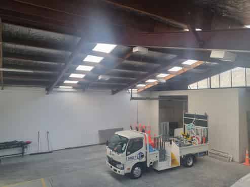Great Warehouse/Workshop in Tremaine