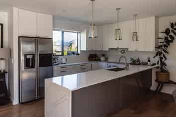 27 McKellar Drive, Jacks Point