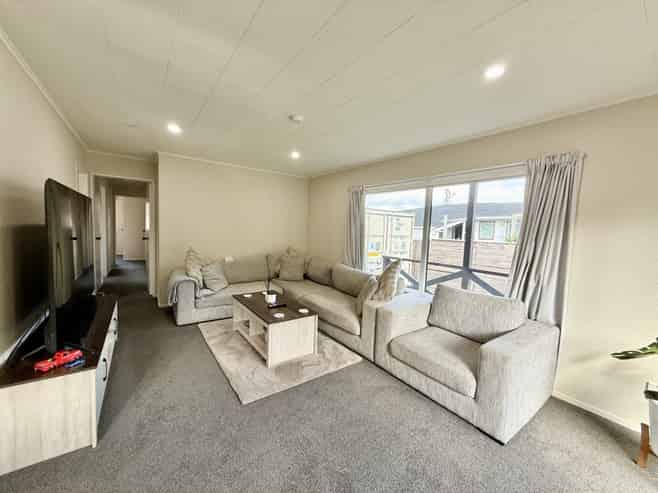 206 California Drive, Totara Park