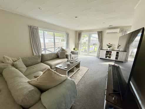 206 California Drive, Totara Park