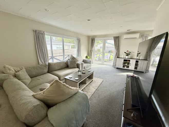 206 California Drive, Totara Park