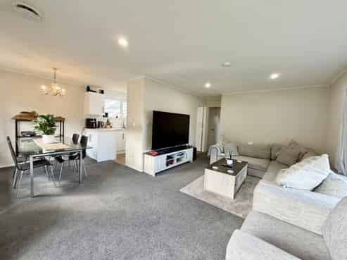 206 California Drive, Totara Park