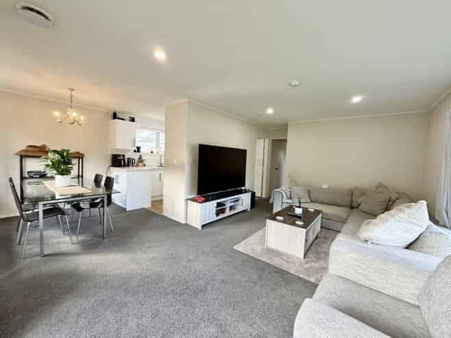 206 California Drive, Totara Park