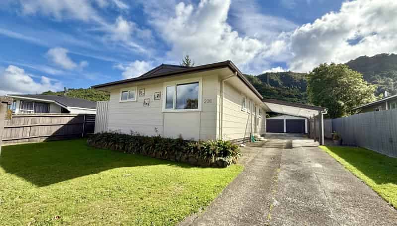 206 California Drive, Totara Park