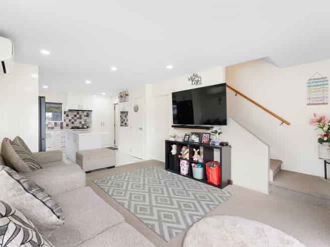 1/36 West Coast Road, Glen Eden
