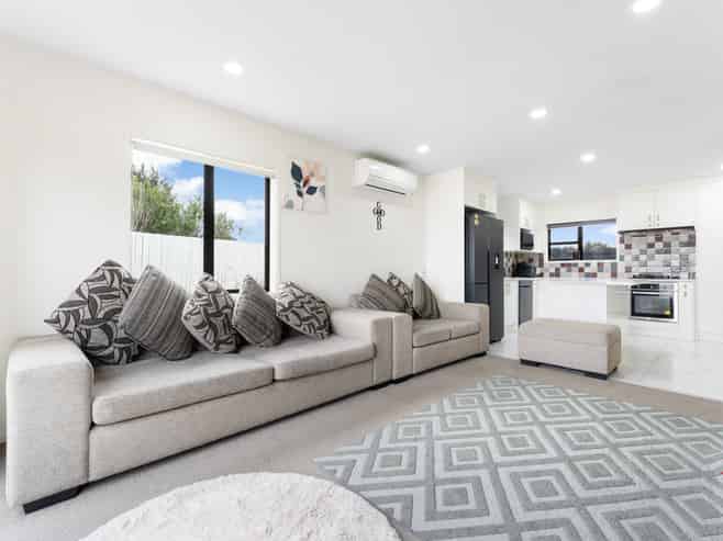 1/36 West Coast Road, Glen Eden