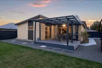 15 Little Oaks Drive, Yaldhurst