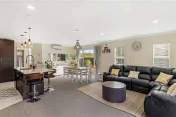 15 Little Oaks Drive, Yaldhurst