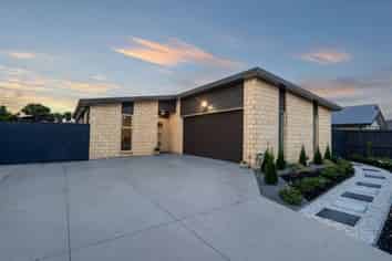 15 Little Oaks Drive, Yaldhurst