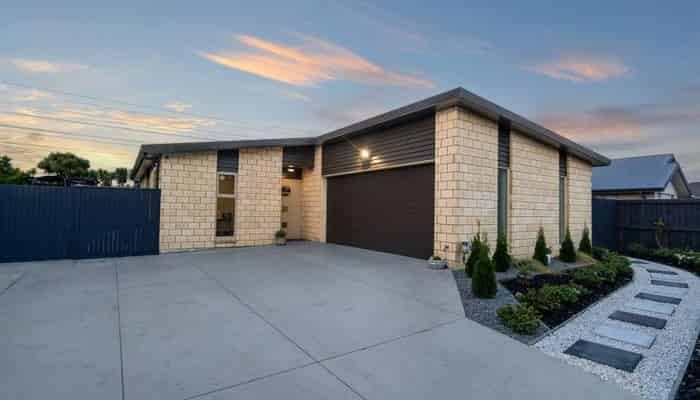 15 Little Oaks Drive, Yaldhurst