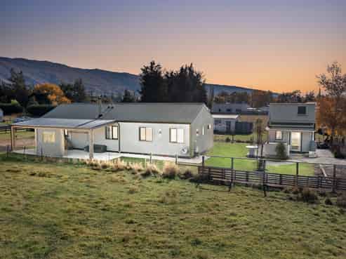 4 Bank Avenue, Middlemarch