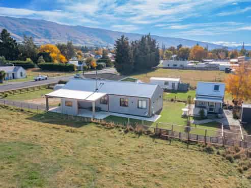 4 Bank Avenue, Middlemarch